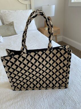 H&M Geometric Pattern Canvas Tote Bag in Black and Cream.